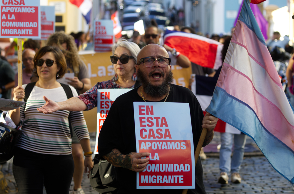 Decenas de personas protestan en Puerto Rico contra la política migratoria de Donald Trump