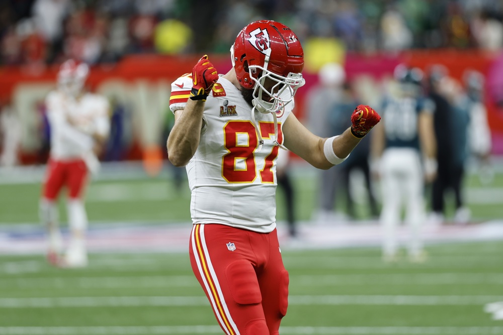 Los Chiefs confirman que Travis Kelce no se retira y jugará su temporada número 13