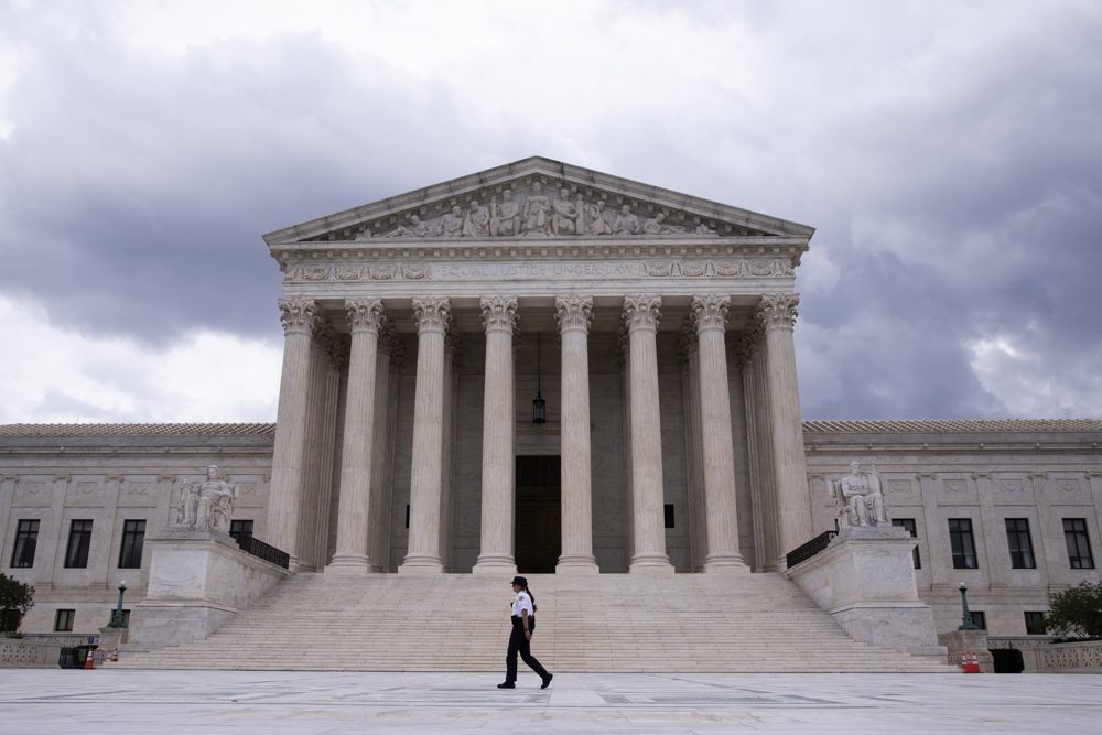 Supremo de EEUU sugiere que facilitará que gente blanca demande por discriminación laboral