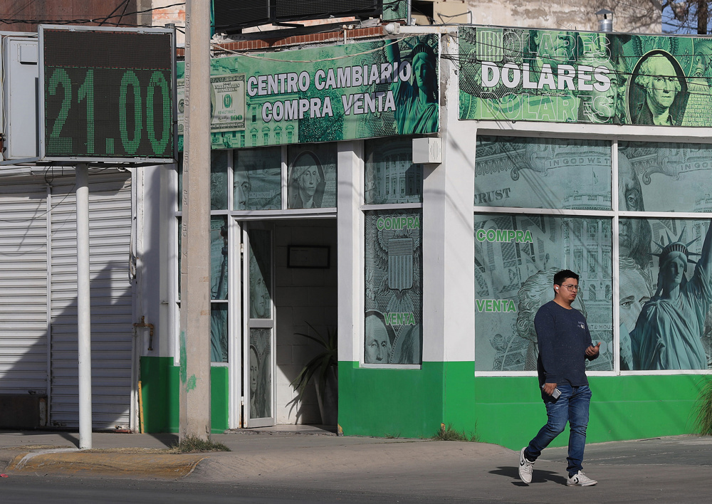 Las remesas a México suben un 2,3 % en 2024 a un récord de 64.745 millones de dólares