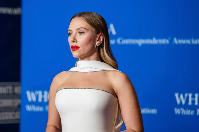 Scarlett Johansson pide a EEUU regular IA tras vídeo falso en el que critica a Kanye West