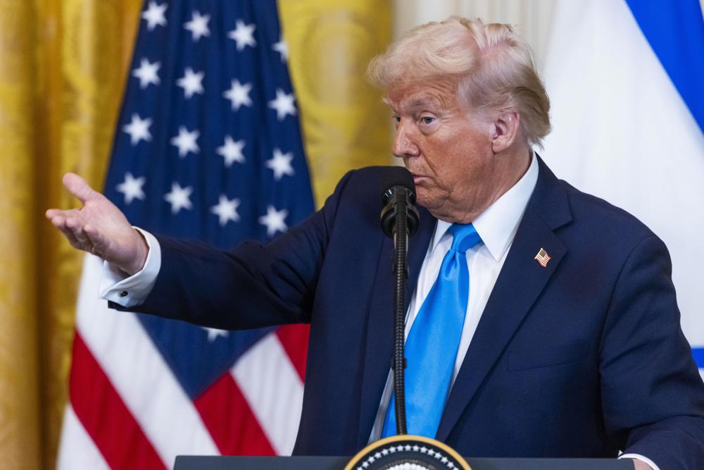 Trump quiere reducir a la mitad la agencia que financia la investigación científica