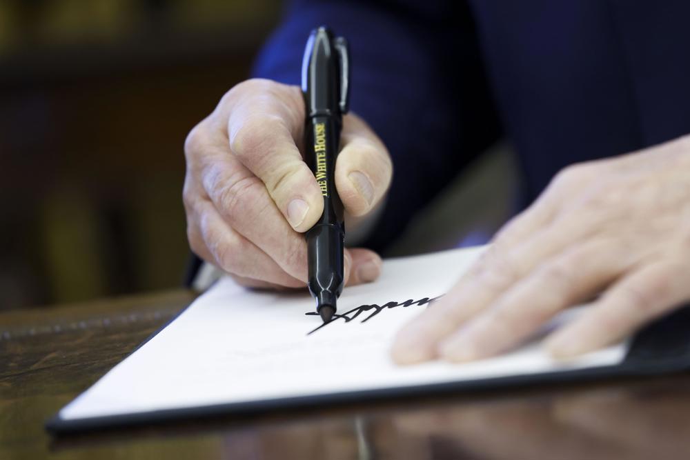 Trump firma un decreto para centralizar las decisiones en política exterior