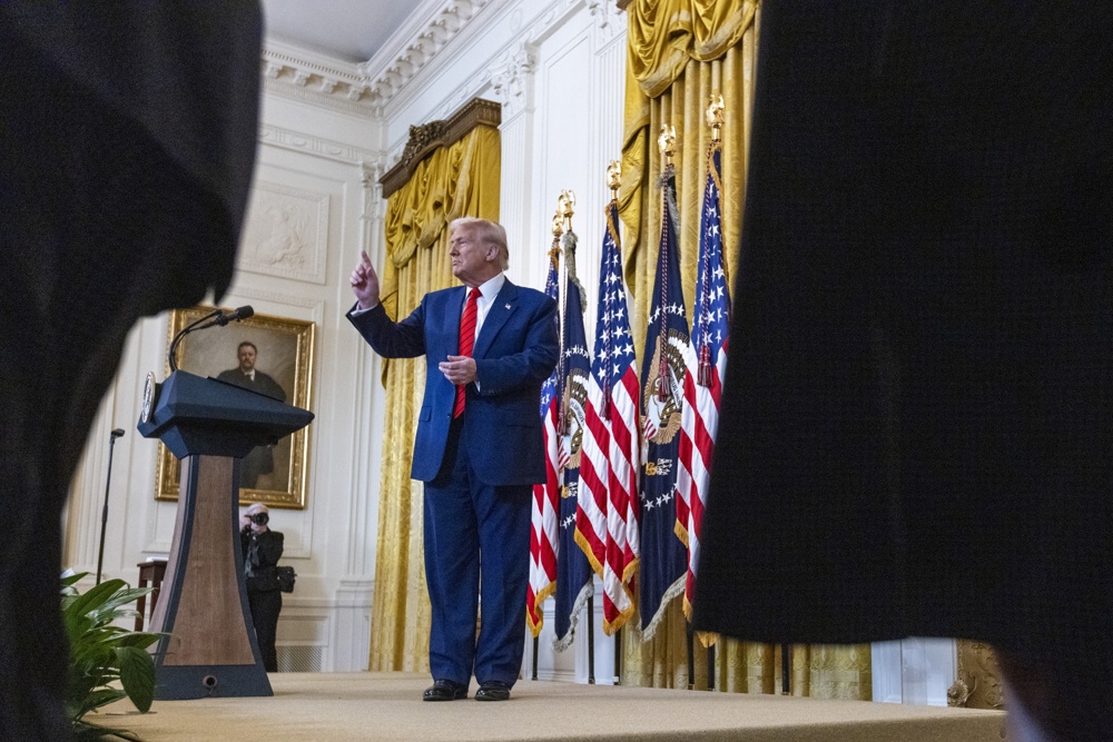 Trump recibe el impulso de la ultraderecha europea al cumplirse su primer mes en el poder