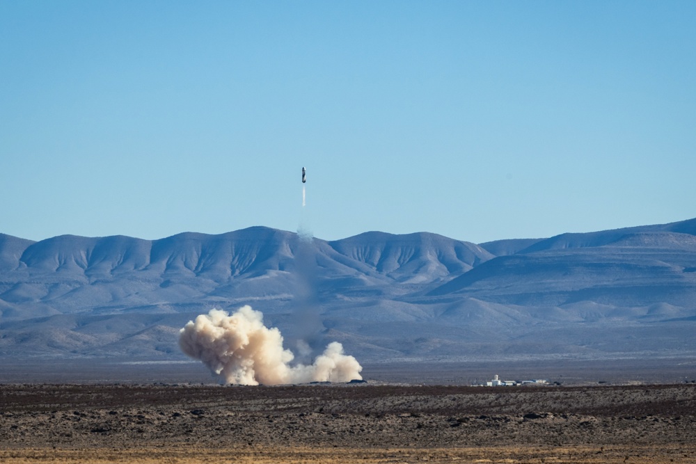 Jesús Calleja alcanza los límites del espacio con el New Shepard de Bezos