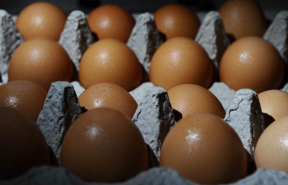 El aumento del precio de los huevos de gallina dispara su contrabando de Canadá a EE.UU.