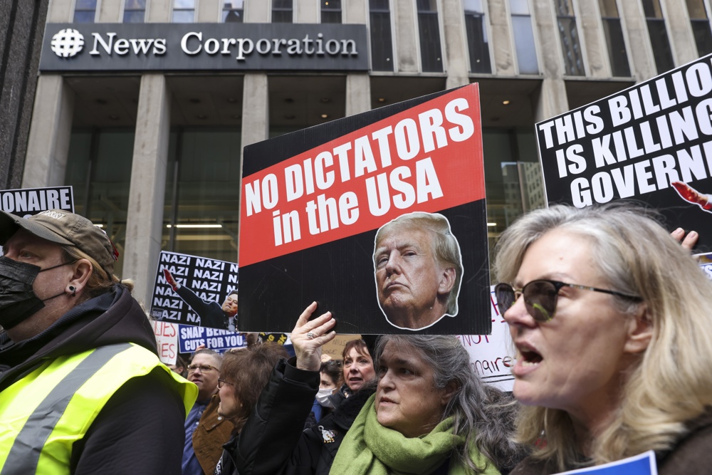 Protesta en Nueva York contra “la corrupción del régimen de Trump”