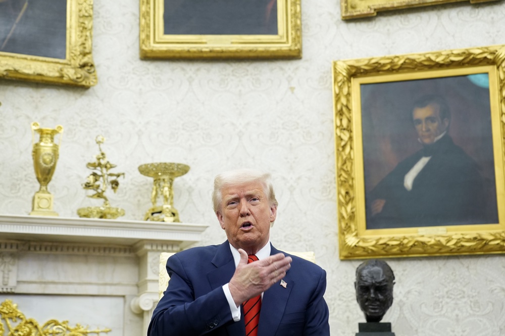 Trump pide encarcelar a sus rivales en un duro discurso en el Departamento de Justicia