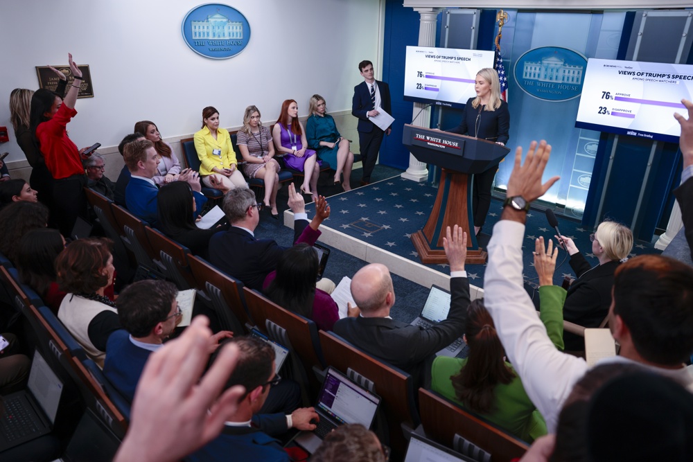 EE.UU. retrasara un mes los aranceles para el sector automotor de México y Canadá