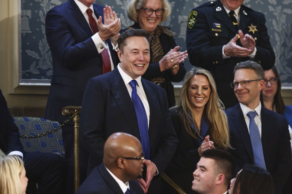 Republicanos ovacionan a Elon Musk en el Congreso durante el discurso de Trump