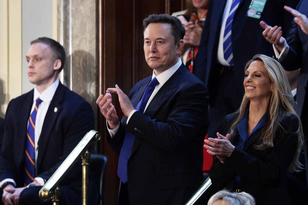 Trump dice que reunirá a su gabinete con Musk cada dos semanas hasta recortar el gasto