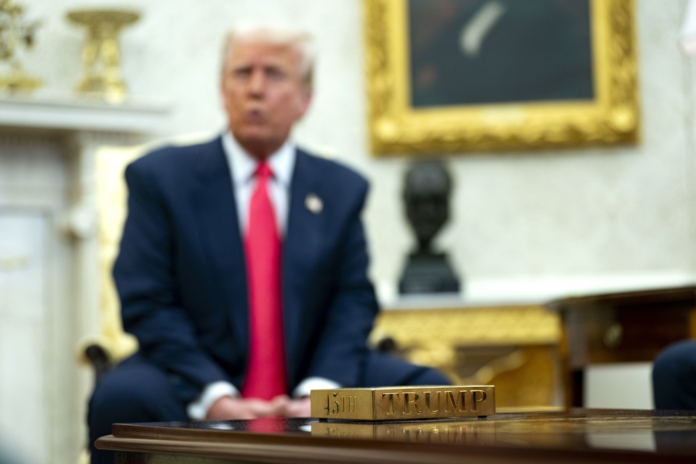 Trump tacha de “monstruos” a los deportados a El Salvador y agradece a Bukele el apoyo