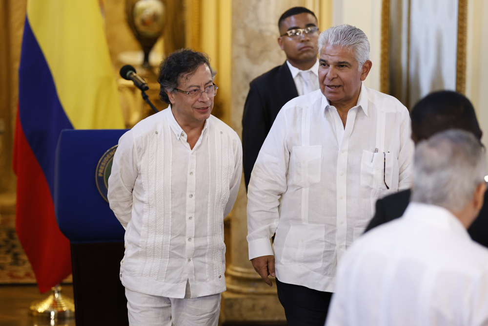 Panamá y Colombia “colaborarán” para dar “trato humanitario” a migrantes en retorno al sur