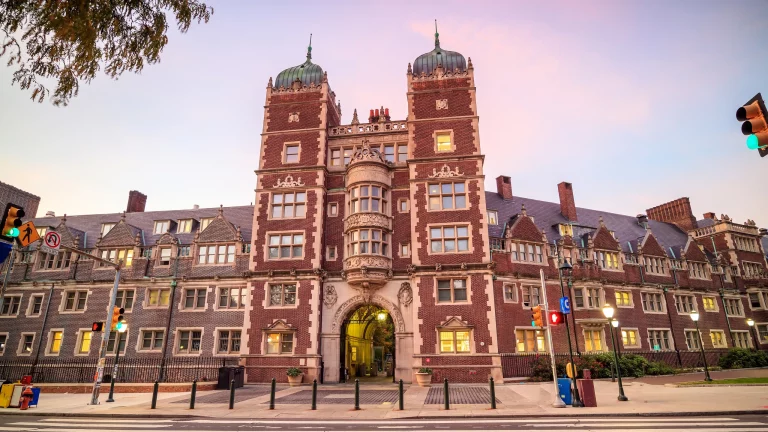 Trump bloquea 175 millones a la Universidad UPenn por su inclusión de atletas transgénero