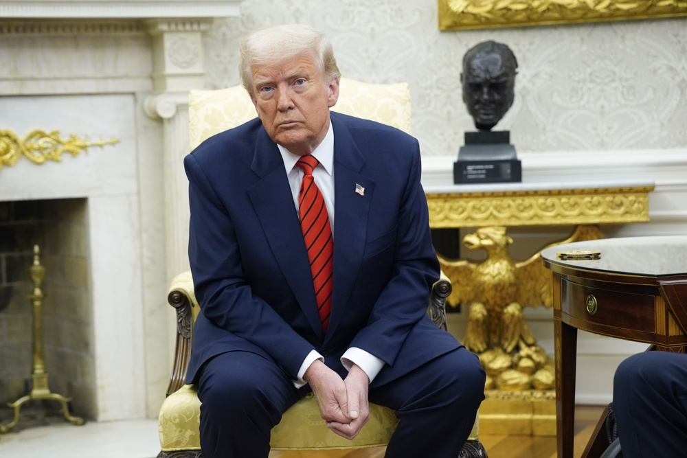 Un juez federal ordena a Trump que reincorpore a trabajadores despedidos de 18 agencias