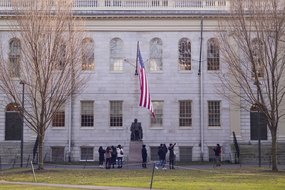 Harvard dará matrículas gratis a familias con ingresos de 200.000 dólares o menos