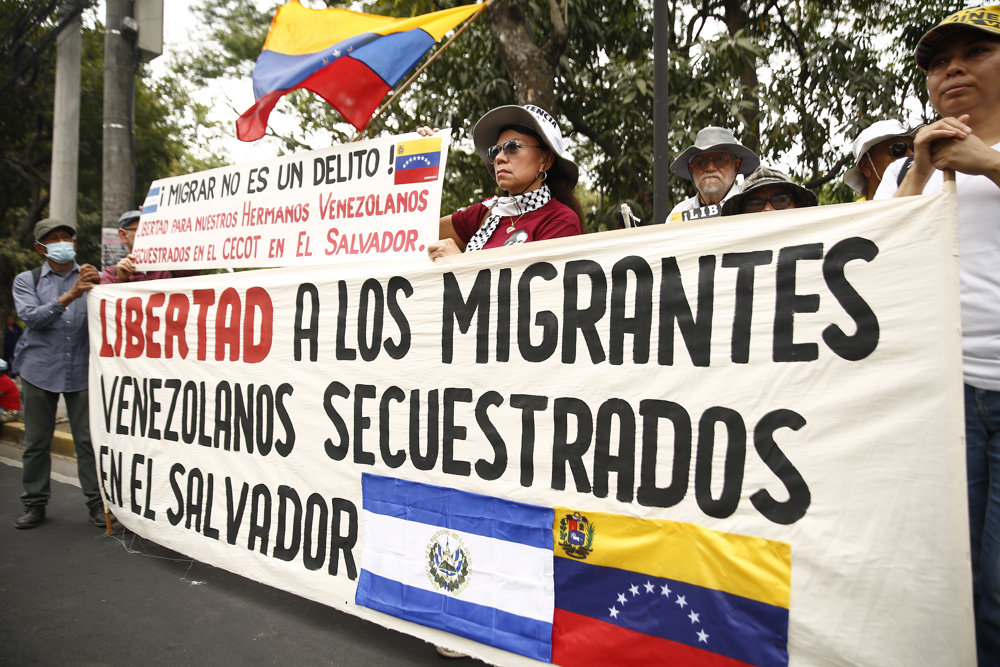 Abogados solicitan al Supremo de El Salvador la liberación y repatriación de venezolanos