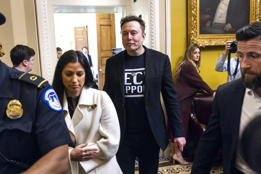 Musk promete línea directa a congresistas republicanos para explicar los recortes en EEUU