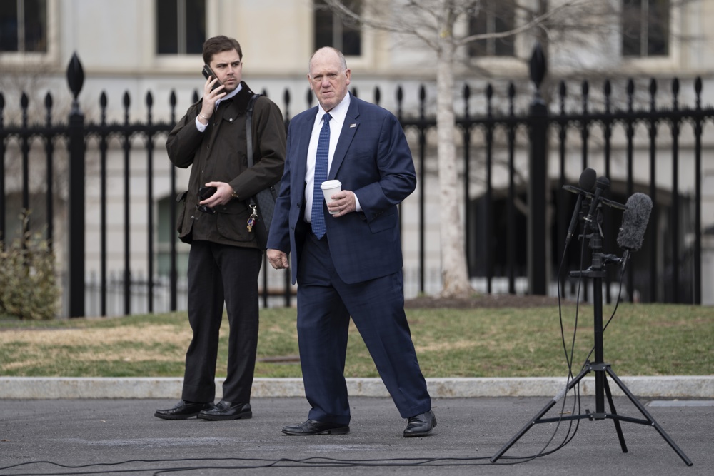 Zar fronterizo defiende deportaciones a cárcel salvadoreña: “Debería ser una celebración”