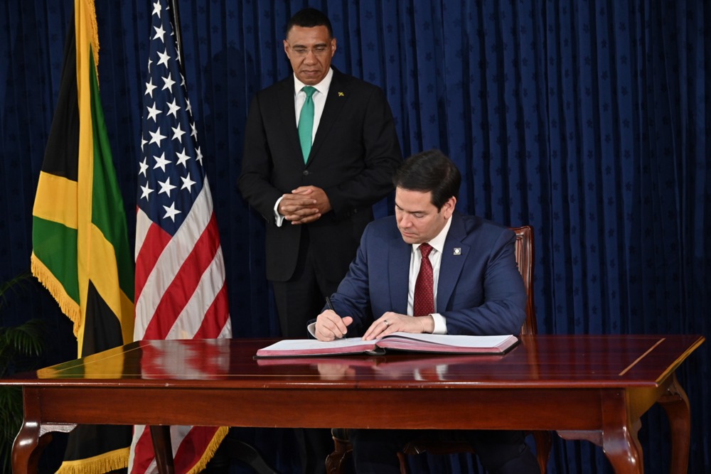 Rubio califica de “práctica atroz” misiones médicas cubanas pero evaluará casos del Caribe