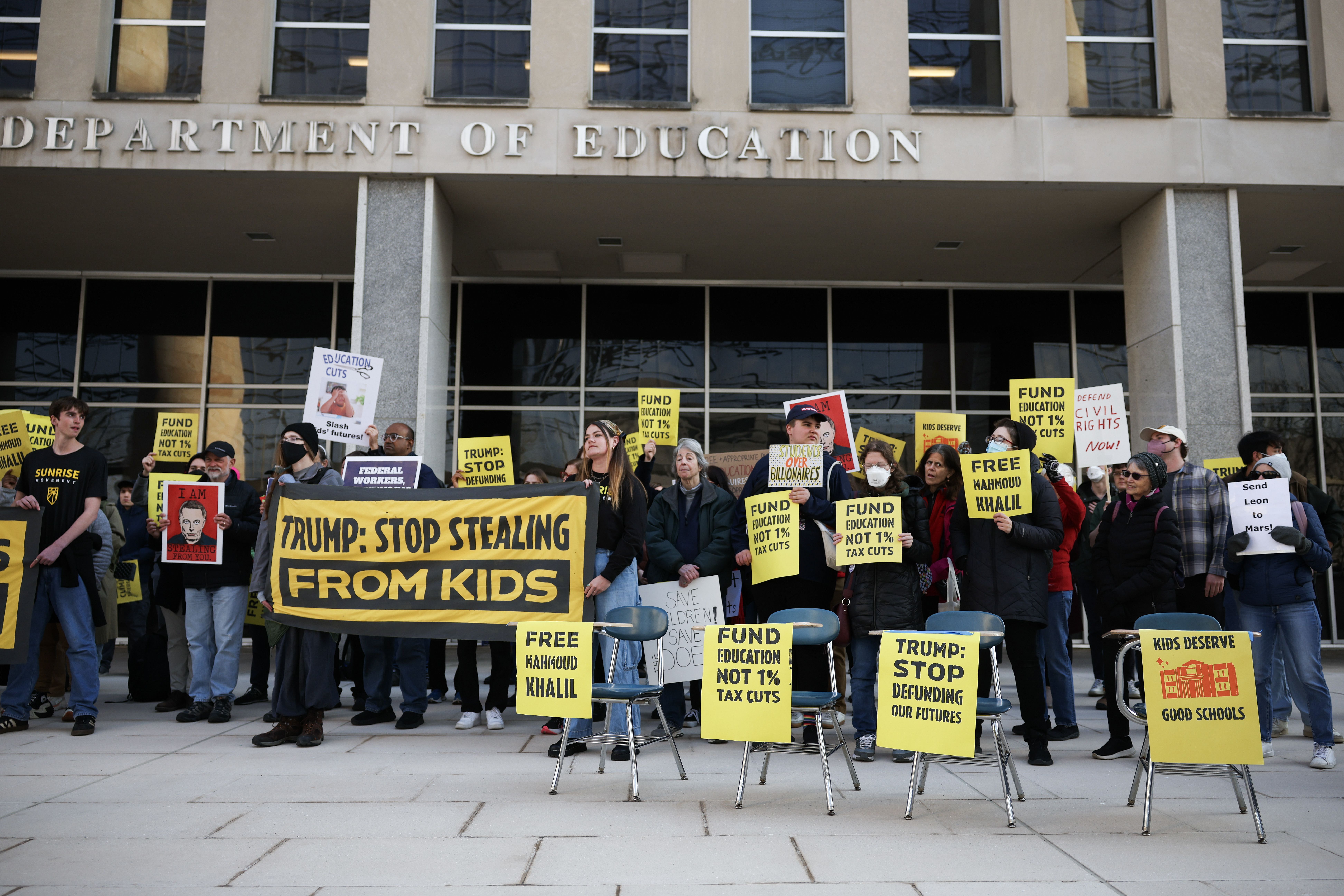 Trump firma una orden para desmantelar casi por completo el Departamento de Educación