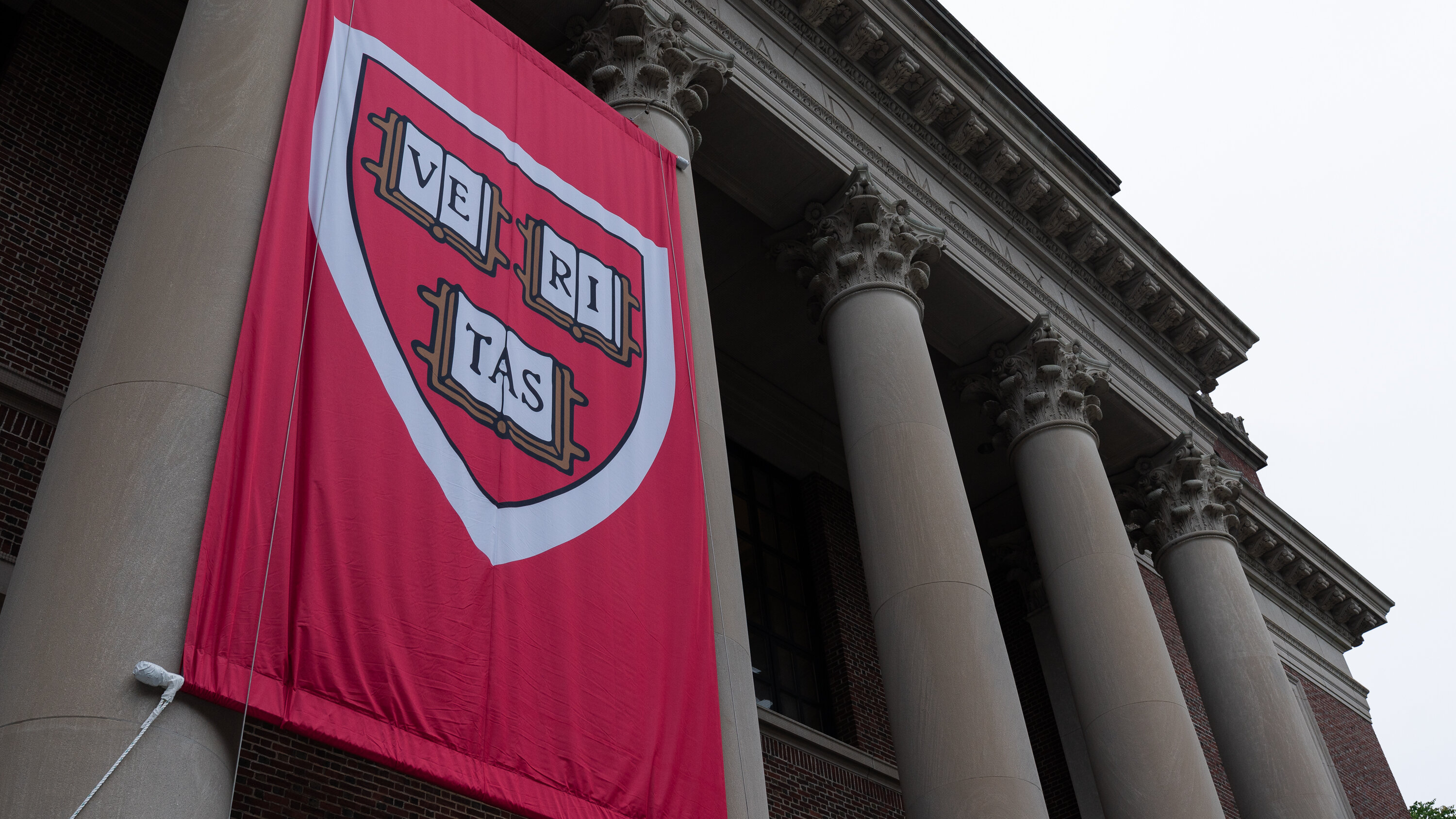 Harvard cede ante presiones de Trump y cambia el nombre de su departamento de diversidad