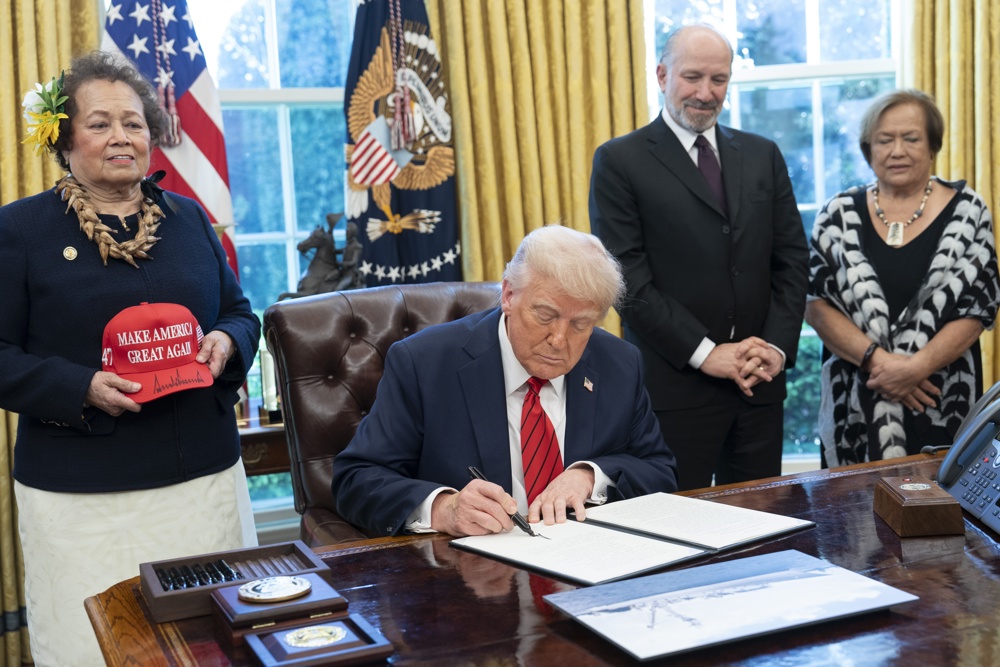 Trump firma dos órdenes ejecutivas para impulsar la pesca en áreas protegidas del Pacífico