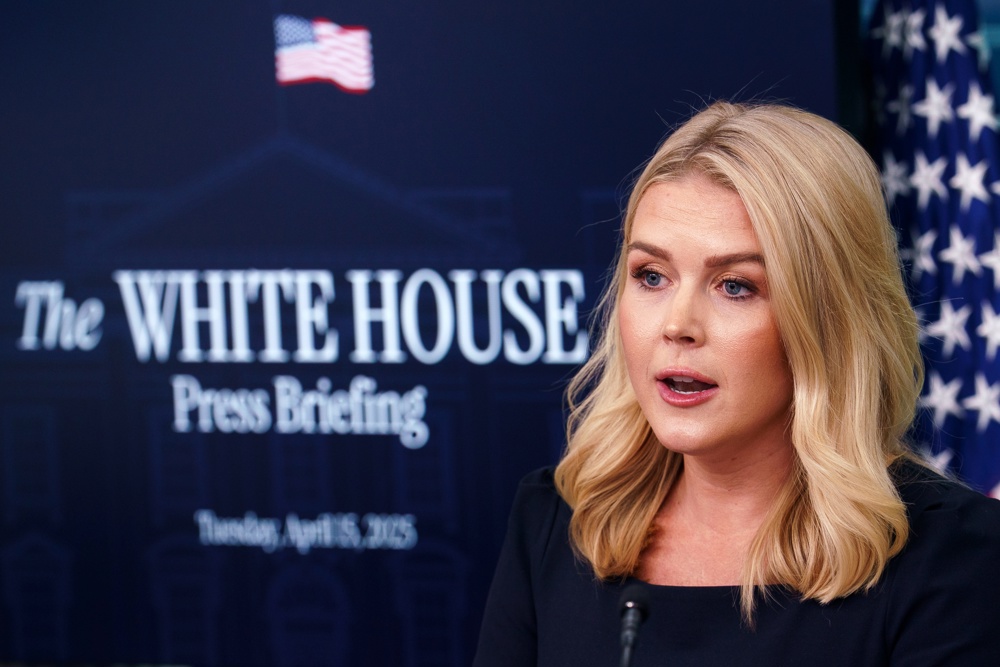 La Casa Blanca estudia la legalidad de enviar a estadounidenses a la megacárcel de Bukele