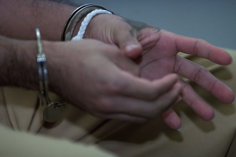 Arrestan a exjuez y su esposa por manipulación de pruebas en caso de inmigrante venezolano