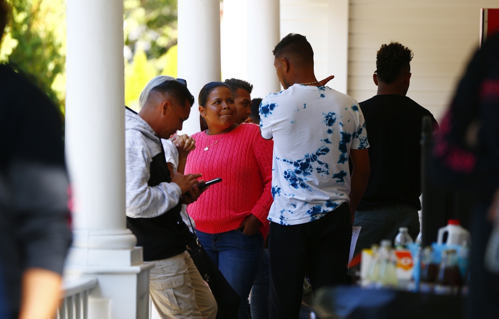 Un operativo en Florida busca dar con el paradero de unos 800 indocumentados, según medio