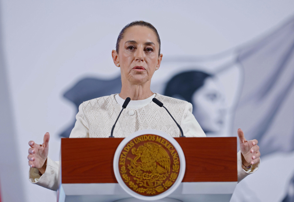 Sheinbaum dice que corresponde a los gobiernos locales regular los narcocorridos