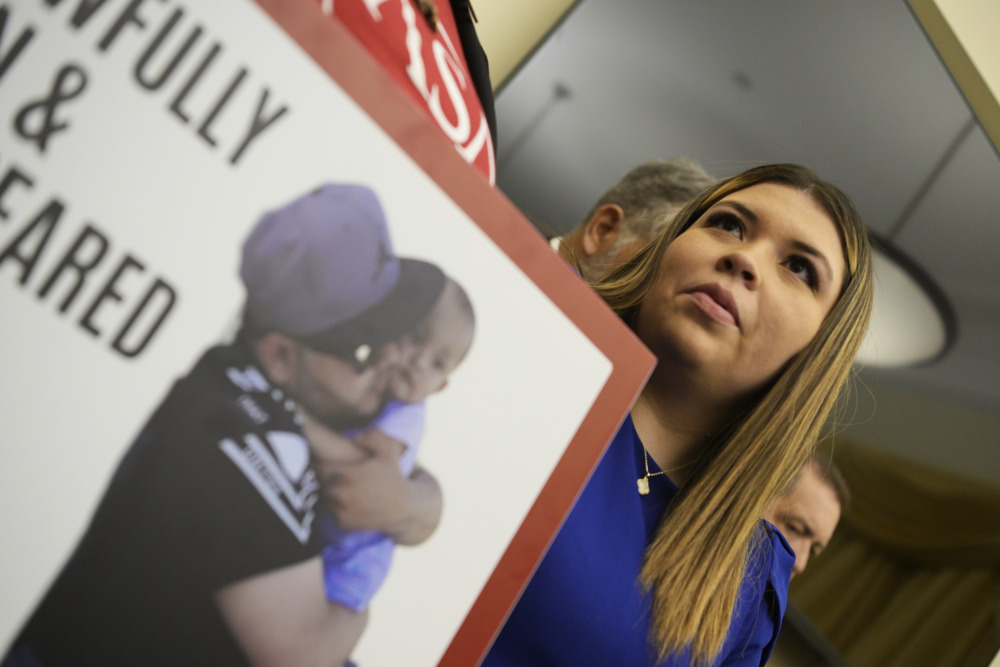 Esposa del migrante deportado por error a El Salvador: “No pararé de luchar hasta verlo”