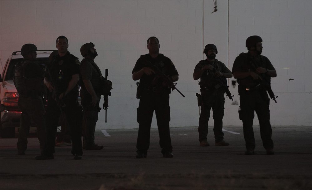 Inician batalla legal por muerte de menor latino con discapacidad a manos de 4 policías