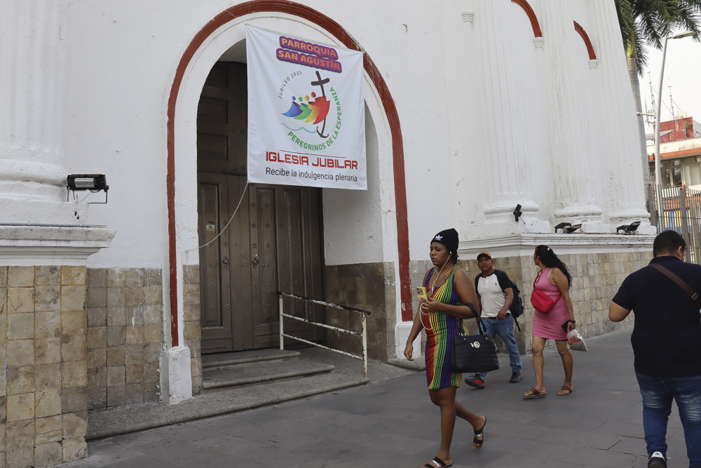 Migrantes suspenden tránsito a EE.UU. y viacrucis por inseguridad y políticas restrictivas