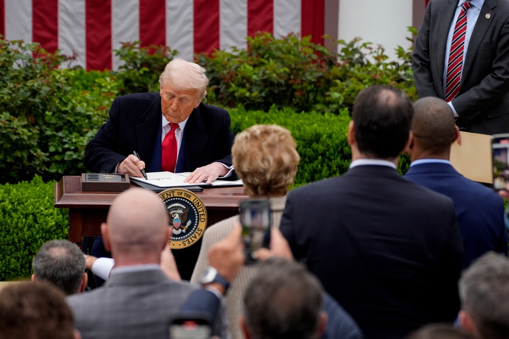 Fitch Ratings prevé que muchos países entren en recesión por los aranceles de Trump