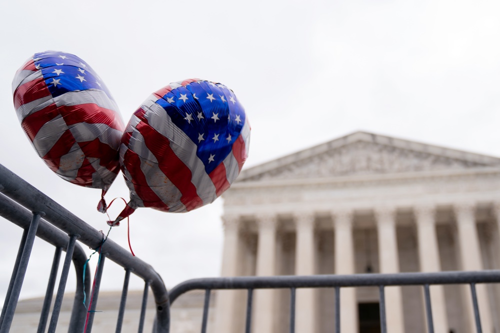 Supremo de EE.UU. sopesará el intento de Trump por eliminar la ciudadanía por nacimiento