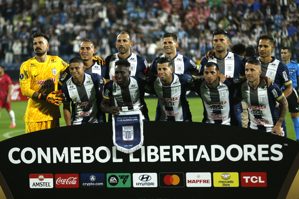 Alianza Lima busca su primera victoria ante Talleres, que quiere dejar el fondo de la clasificación