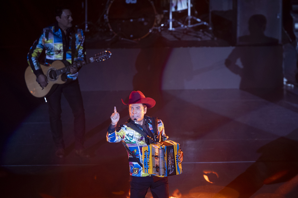 Los Tigres del Norte, reyes del narcocorrido, recuerdan con su canto a migrantes en México