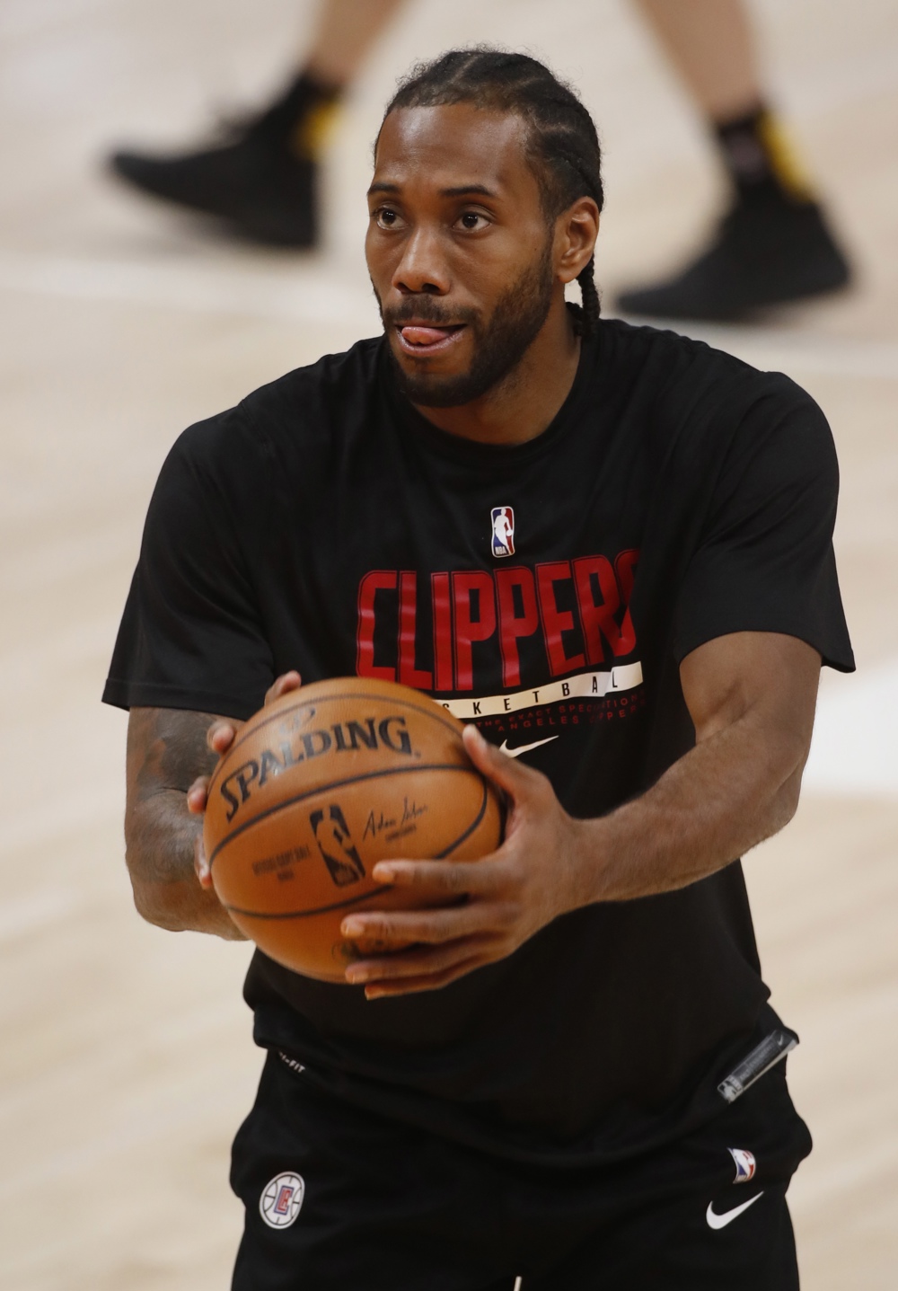 102-105. Un Kawhi Leonard colosal se lleva la serie empatada a Los Ángeles