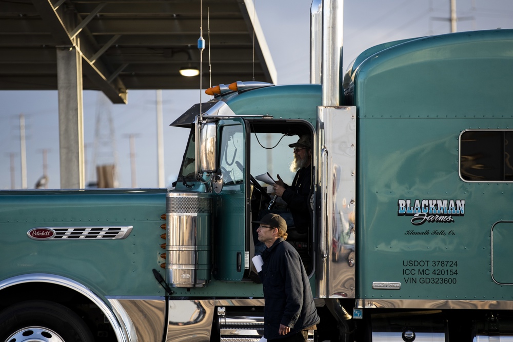 Trump firma un decreto para garantizar que los camioneros de EE.UU. dominan el inglés