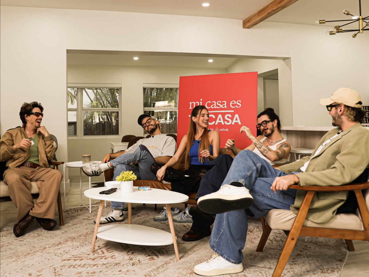 Morat se sincera en el podcast ‘MI CASA ES TU CASA’ y cuenta las anécdotas más divertidas de sus últimos viajes