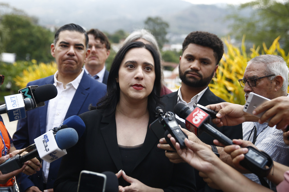 Cuatro legisladores demócratas estadounidenses están en El Salvador por el caso Ábrego