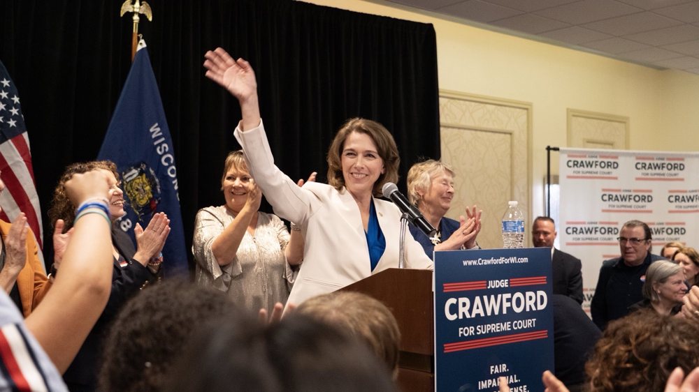 Obama y Harris celebran la victoria de Susan Crawford, una jueza que “defenderá derechos”