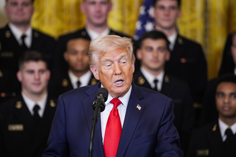 Trump se plantea ofrecer dinero a migrantes indocumentados para que abandonen EE.UU.