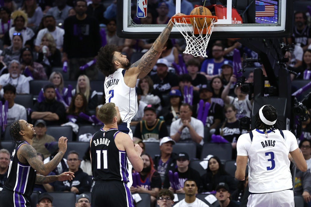 106-120. Dallas arrasa Sacramento y se jugará el ‘playoff’ en Memphis