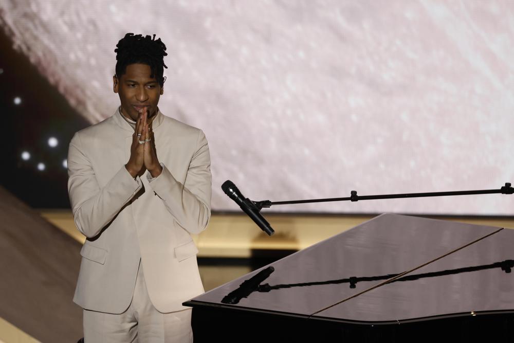 Jon Batiste recibirá el premio Ray Charles en la Gala del Salón de la Fama de los Grammy