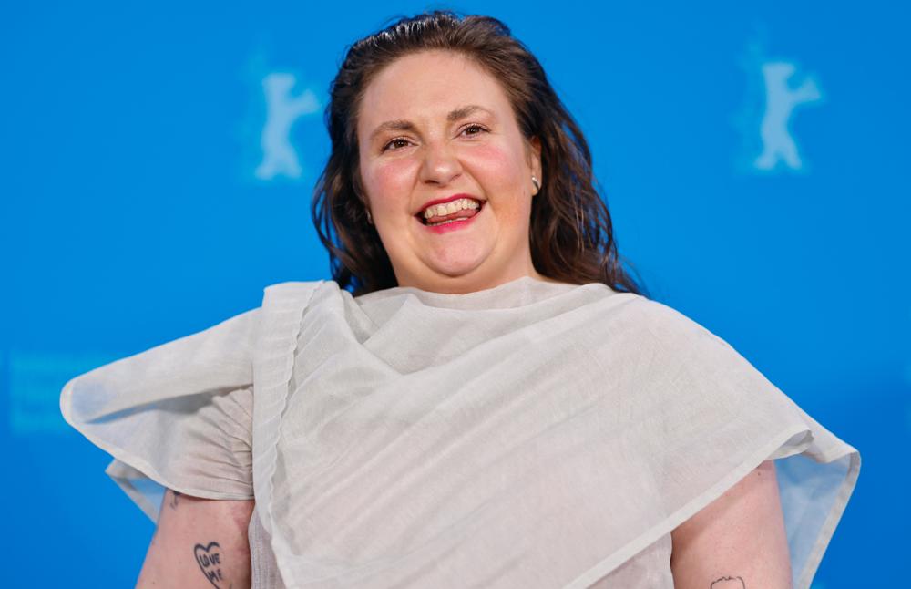 Lena Dunham y Carly Rae Jepsen llevarán a Broadway la película ‘Diez razones para odiarte’