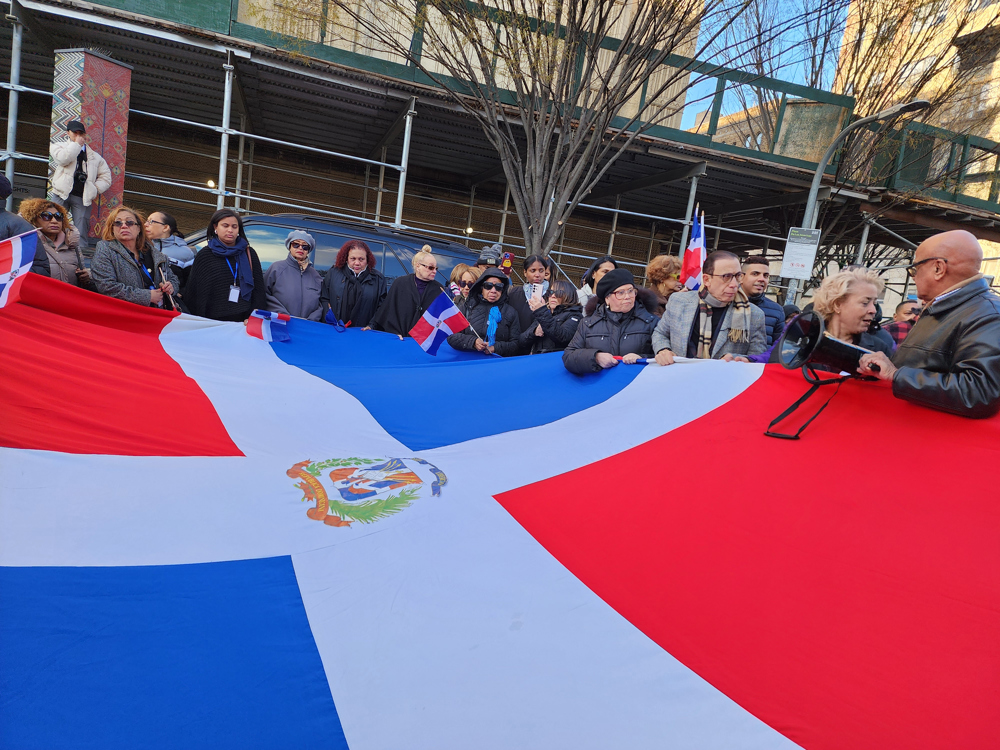 Dominicanos de Nueva York lloran la muerte de las víctimas en discoteca de Santo Domingo