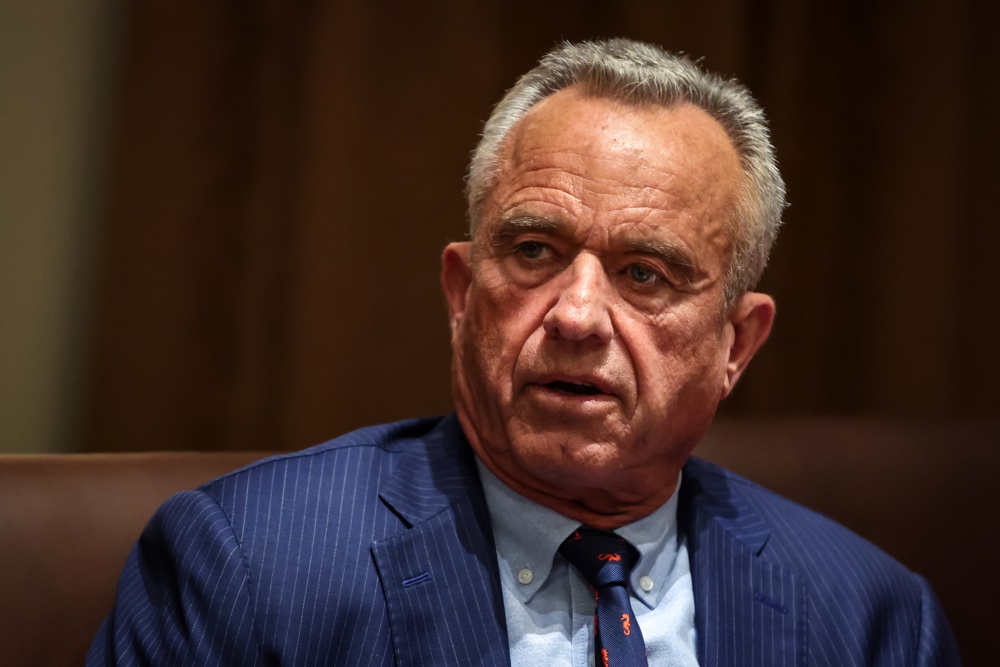 Robert Kennedy Jr. sugiere que 20 % de despidos en Departamento de Salud fueron por error