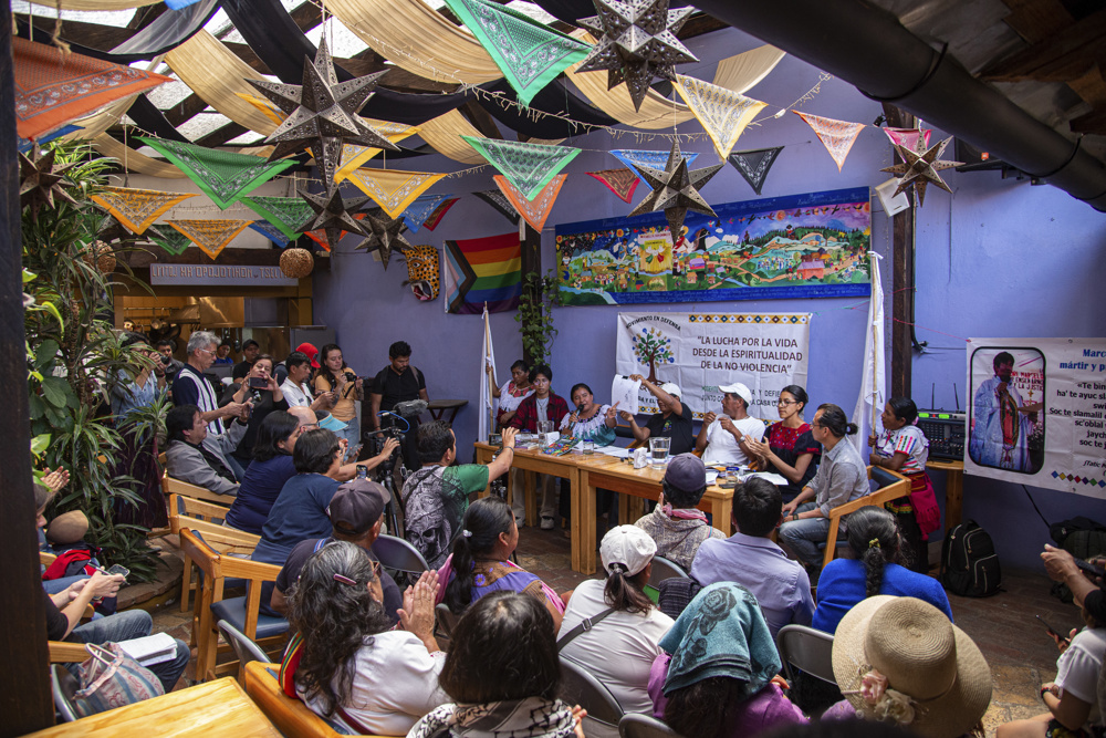 Pueblos indígenas protestan contra autopista que conduce al sitio donde vive López Obrador